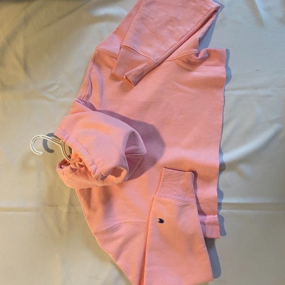 Champion Medium Reverse Weave Cropped Cut-off Hoodie in Pink - Picture 5 of 5